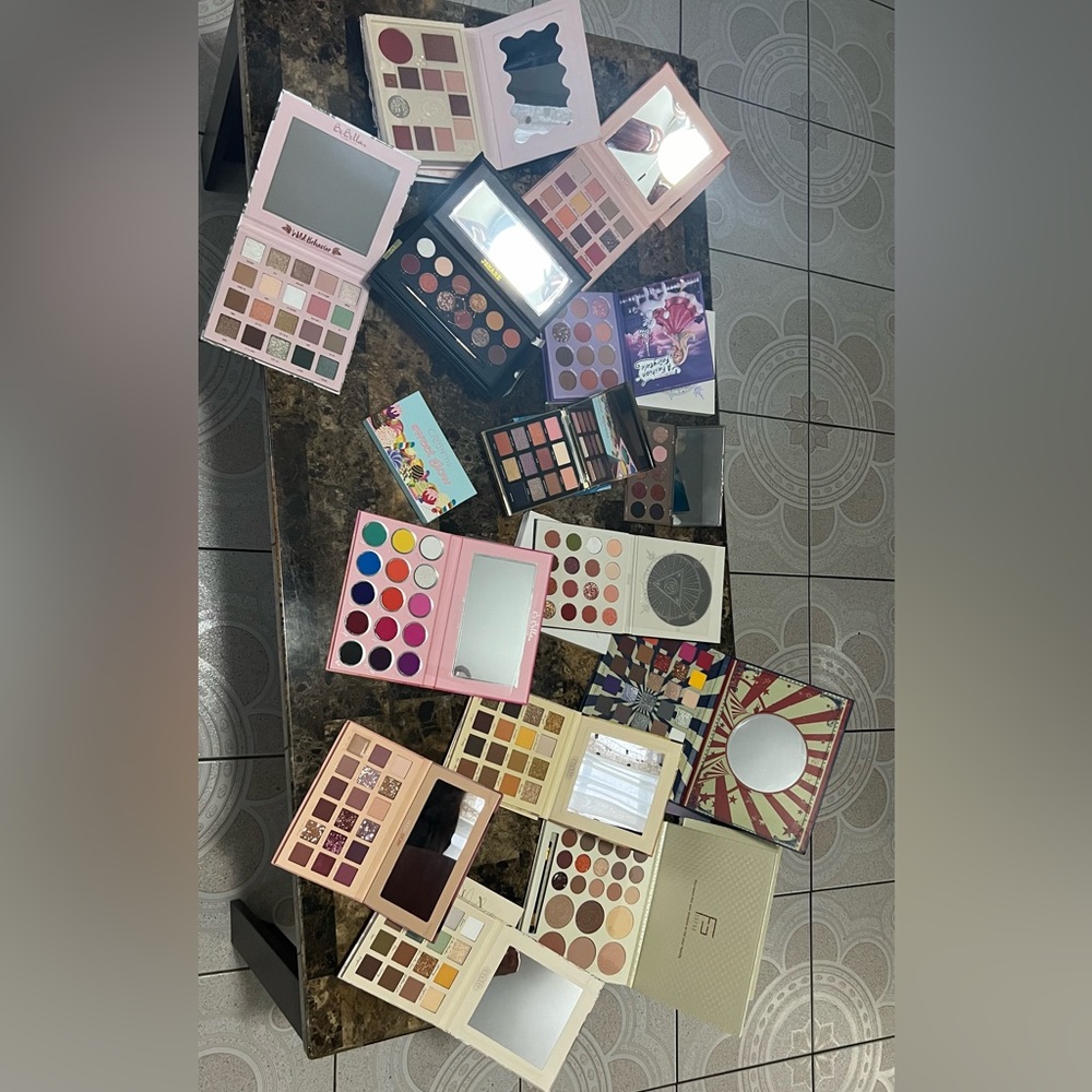 Eye shadow palettes